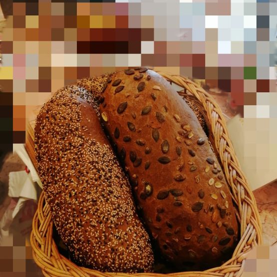 Chléb s černým sezamem a chléb s dýňovými semínky